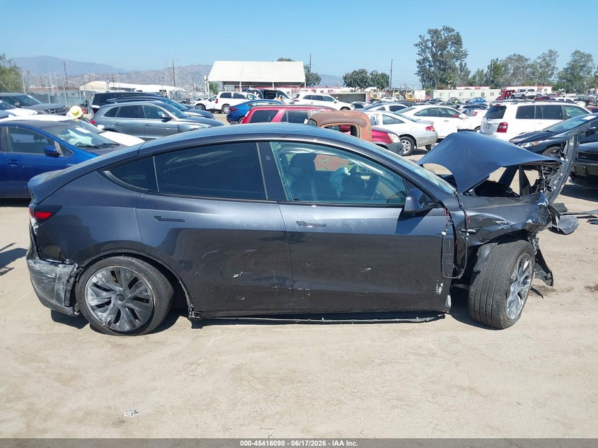 2024 Tesla Model Y Long Range Single Motor Rear-Wheel Drive/Rwd VIN: 7SAYGDED7RF180287 Lot: 45416098