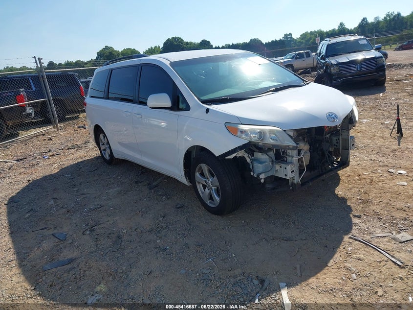 2013 Toyota Le V6 8 Passenger