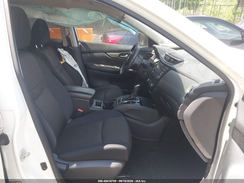 2017 NISSAN ROGUE auction photo 5