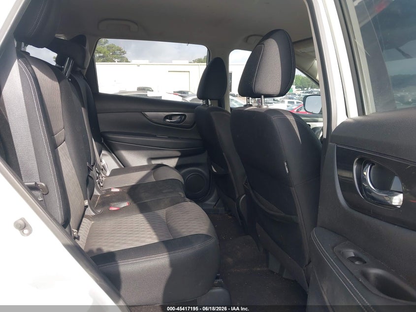 2017 NISSAN ROGUE auction photo 8