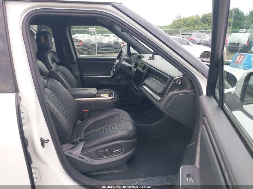 2025 RIVIAN R1S auction photo 5