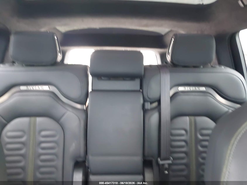2025 RIVIAN R1S auction photo 8