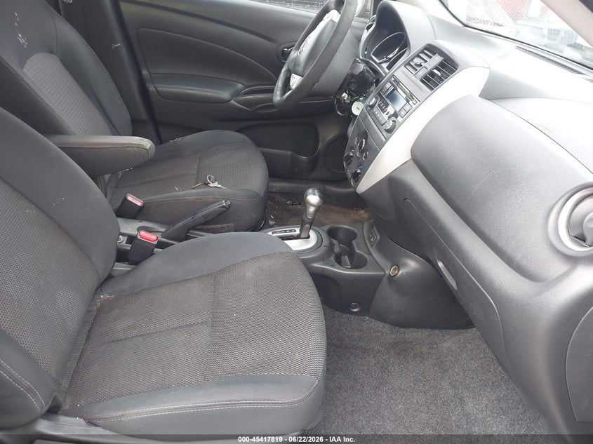 2017 NISSAN VERSA auction photo 5