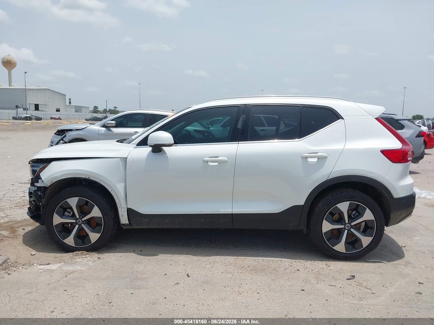 2025 Volvo Xc40 B5 Plus Bright Theme VIN: YV4L12UE1S2602907 Lot: 45418160