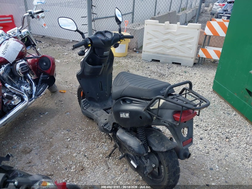 2020 GENUINE SCOOTER CO. ROUGHHOUSE auction photo 3