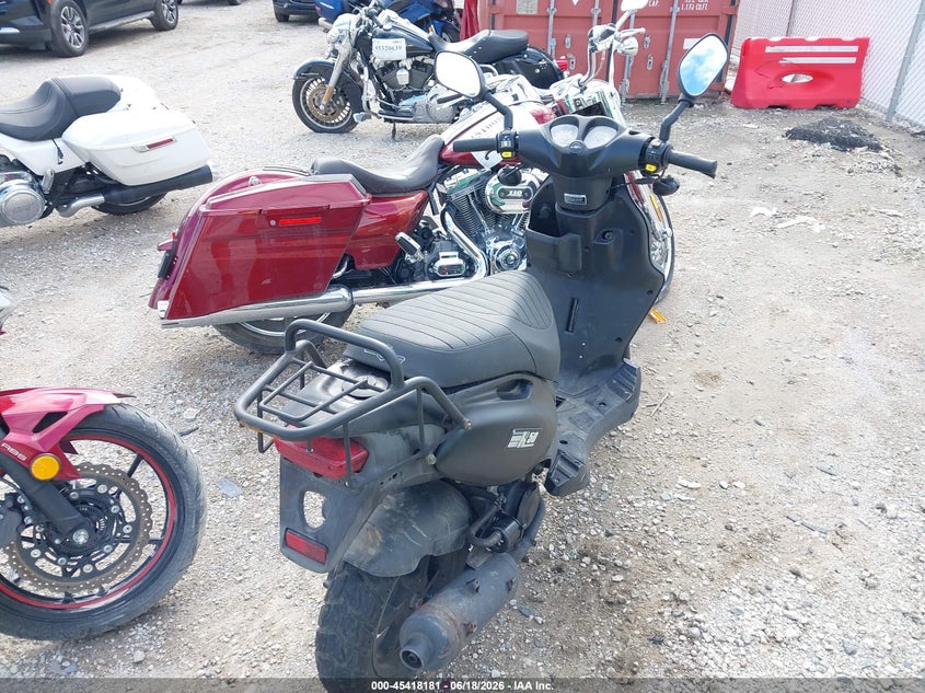 2020 GENUINE SCOOTER CO. ROUGHHOUSE auction photo 4