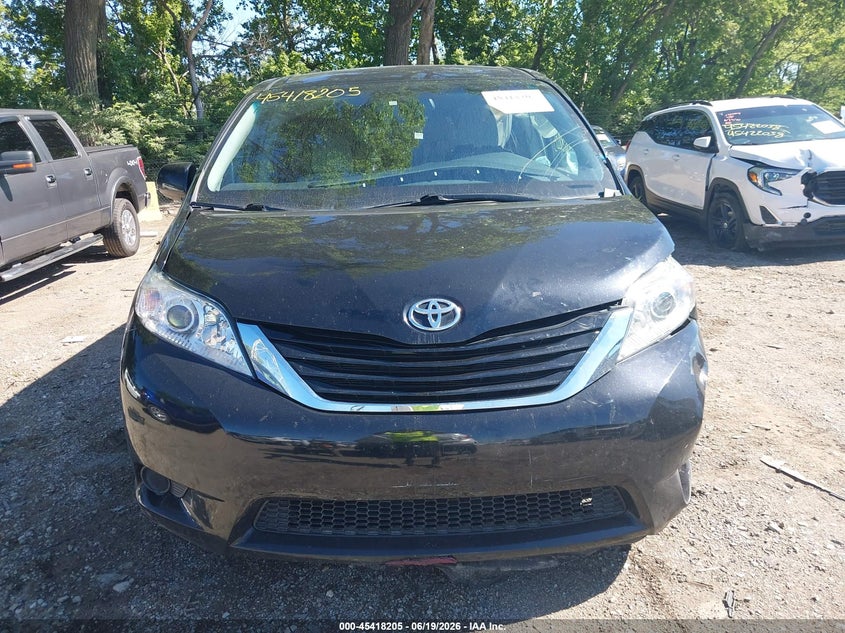TOYOTA SIENNA - zdjęcie 12