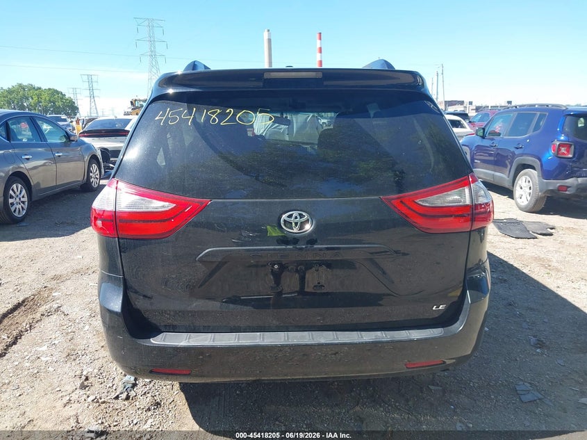 TOYOTA SIENNA - zdjęcie 16