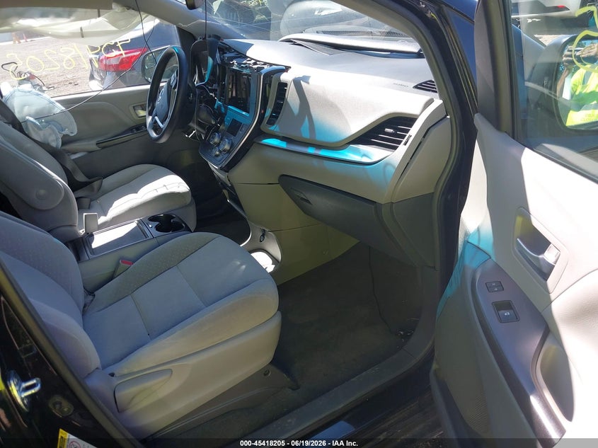 TOYOTA SIENNA - zdjęcie 5