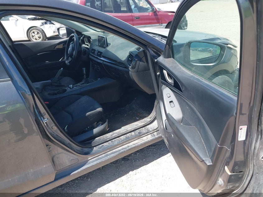 2016 MAZDA MAZDA3 auction photo 5