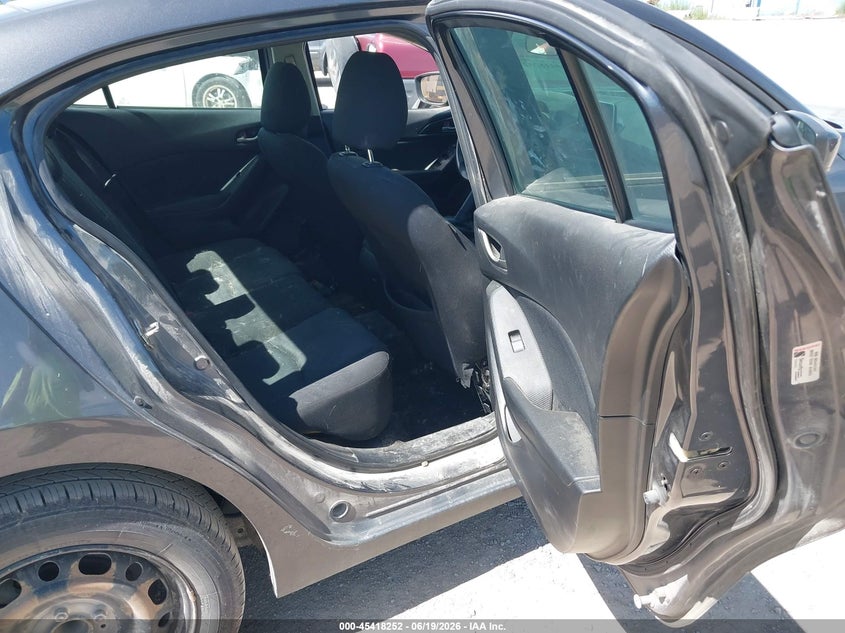 2016 MAZDA MAZDA3 auction photo 8