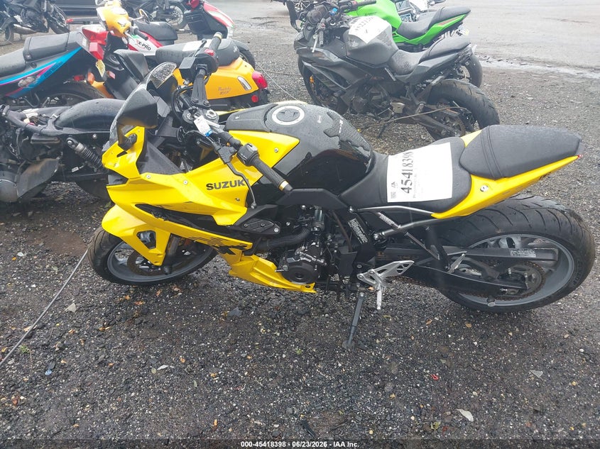 2024 Suzuki Gsx800 F VIN: JS1EM13B4R7103997 Lot: 45418398
