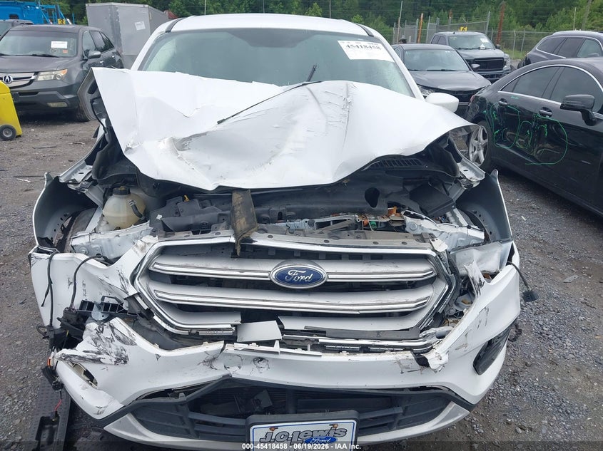 VIN 1FMCU0GD5KUB46590 2019 FORD ESCAPE SE