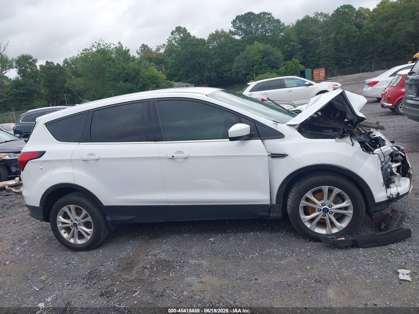 VIN 1FMCU0GD5KUB46590 2019 FORD ESCAPE SE