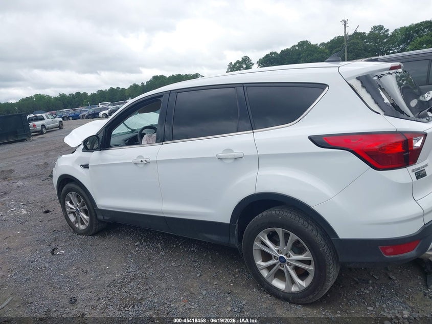 VIN 1FMCU0GD5KUB46590 2019 FORD ESCAPE SE