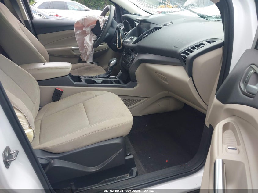 VIN 1FMCU0GD5KUB46590 2019 FORD ESCAPE SE