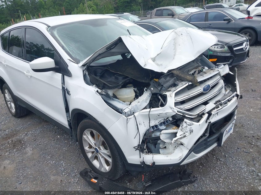 VIN 1FMCU0GD5KUB46590 2019 FORD ESCAPE SE