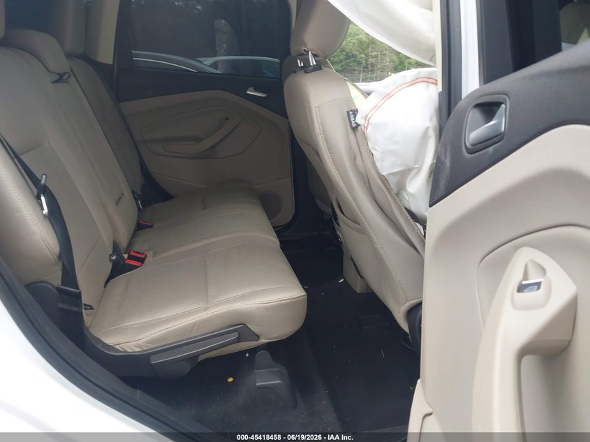 VIN 1FMCU0GD5KUB46590 2019 FORD ESCAPE SE