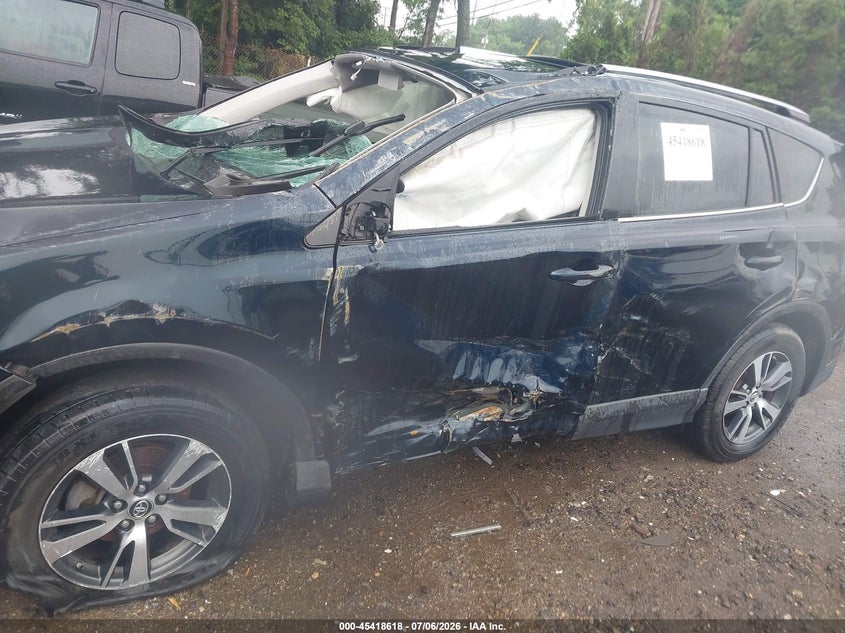 2018 TOYOTA RAV4 auction photo 6