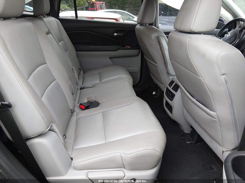 2017 HONDA PILOT auction photo 8