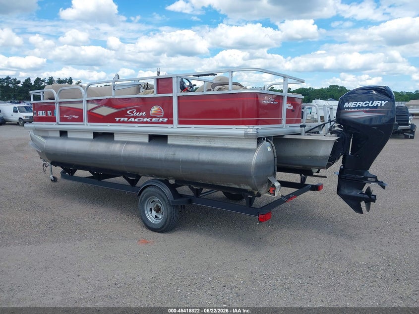 2019 SUNTRACKER PONTOON auction photo 3