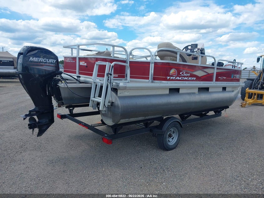 2019 SUNTRACKER PONTOON auction photo 4