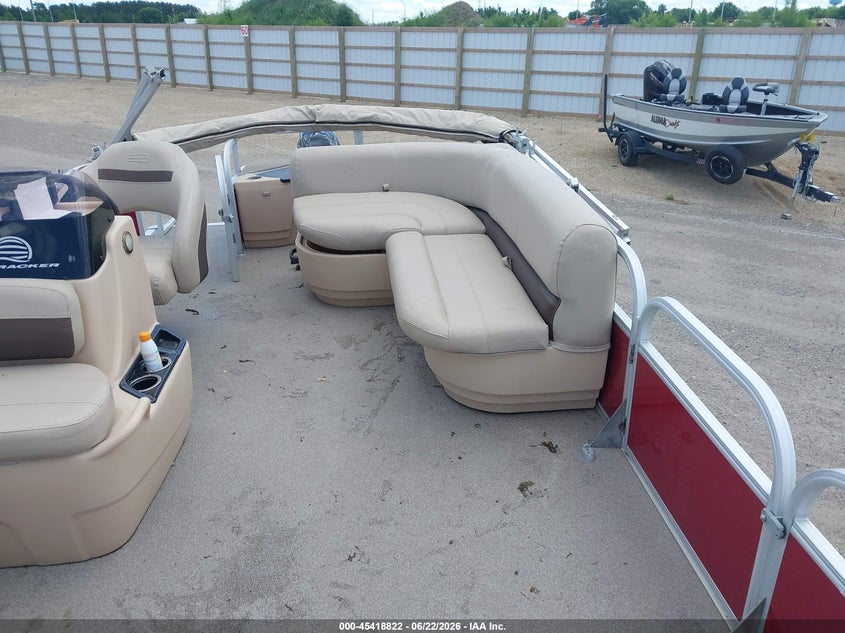 2019 SUNTRACKER PONTOON auction photo 5