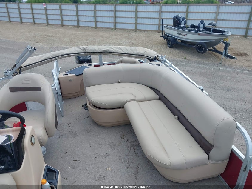 2019 SUNTRACKER PONTOON auction photo 6