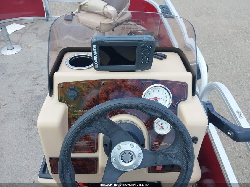 2019 SUNTRACKER PONTOON auction photo 7