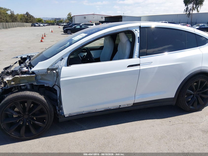 2020 Tesla Model X Long Range Dual Motor All-Wheel Drive/Long Range Plus Dual Motor All-Wheel Drive VIN: 5YJXCBE2XLF282276 Lot: 45418918