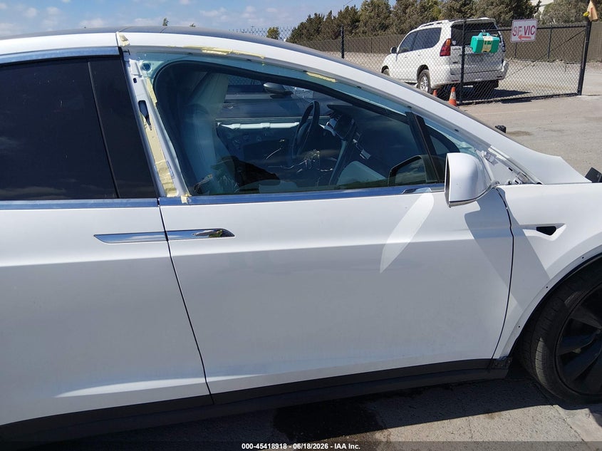 2020 Tesla Model X Long Range Dual Motor All-Wheel Drive/Long Range Plus Dual Motor All-Wheel Drive VIN: 5YJXCBE2XLF282276 Lot: 45418918
