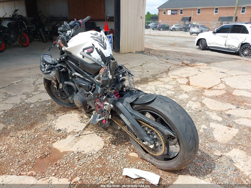 2024 TRIUMPH MOTORCYCLE STREET TRIPLE auction photo 4