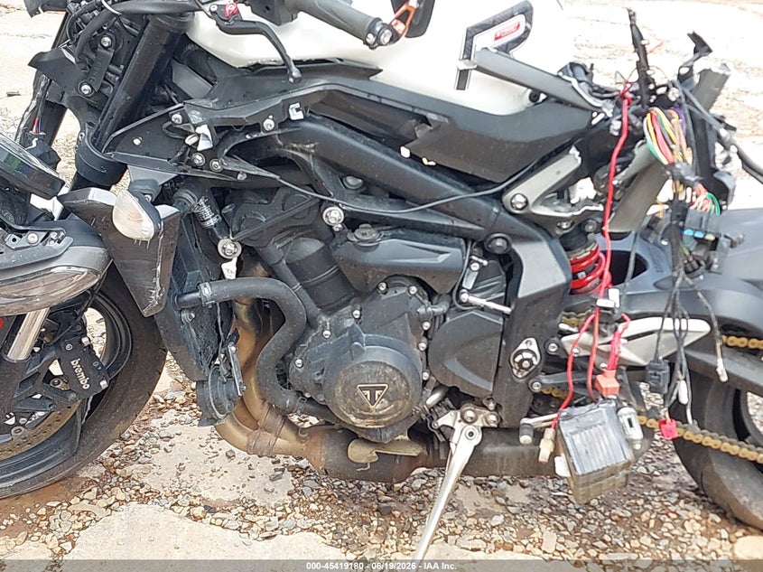 2024 TRIUMPH MOTORCYCLE STREET TRIPLE auction photo 8