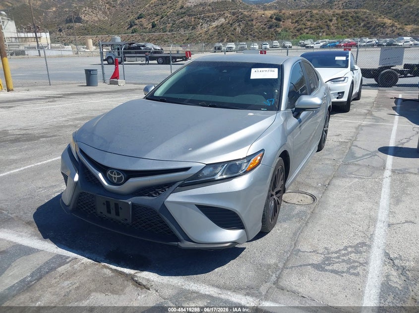 2018 Toyota Camry Se 4T1B11HK8JU149182 photo 1