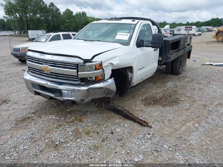 2015 CHEVROLET SILVERADO 3500HD CHASSIS auction photo 2