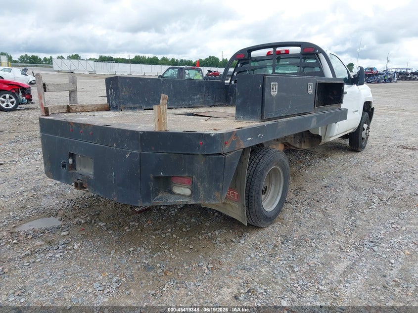 2015 CHEVROLET SILVERADO 3500HD CHASSIS auction photo 4