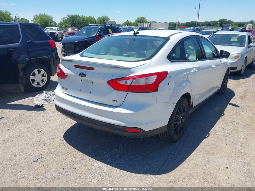 Vin: 1fahp3f2xcl174627, lot: 45917425, ford focus se 20124