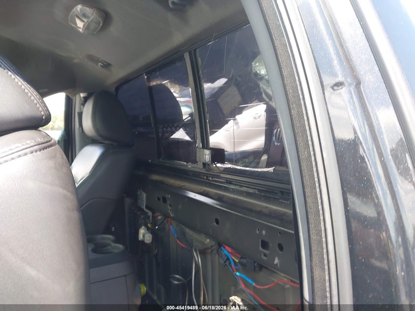 2011 FORD SUPER DUTY F-350 SRW auction photo 8