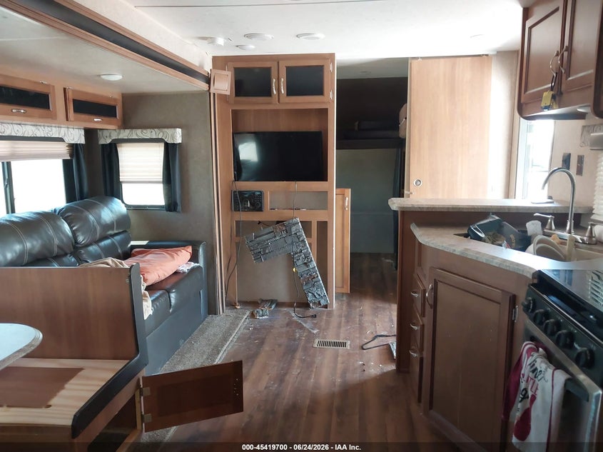 2018 COACHMEN CATALINA auction photo 5