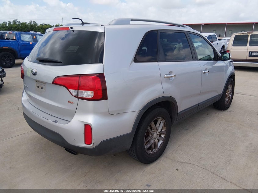 2014 KIA SORENTO auction photo 4