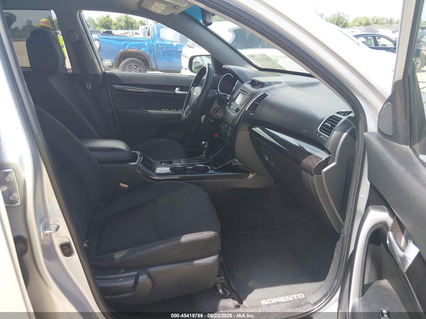2014 KIA SORENTO auction photo 5