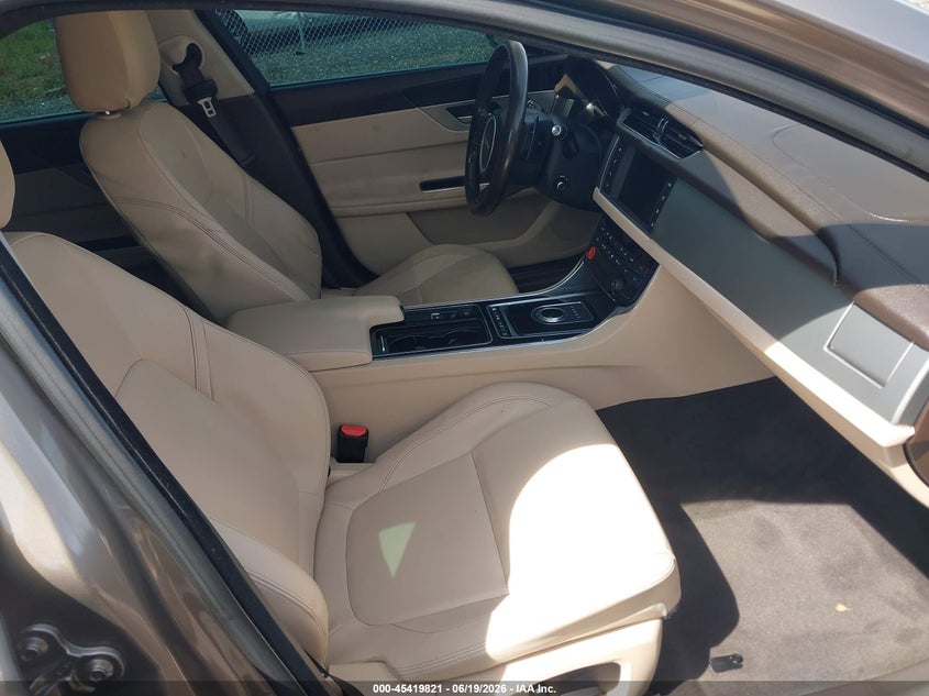 2017 JAGUAR XF auction photo 5