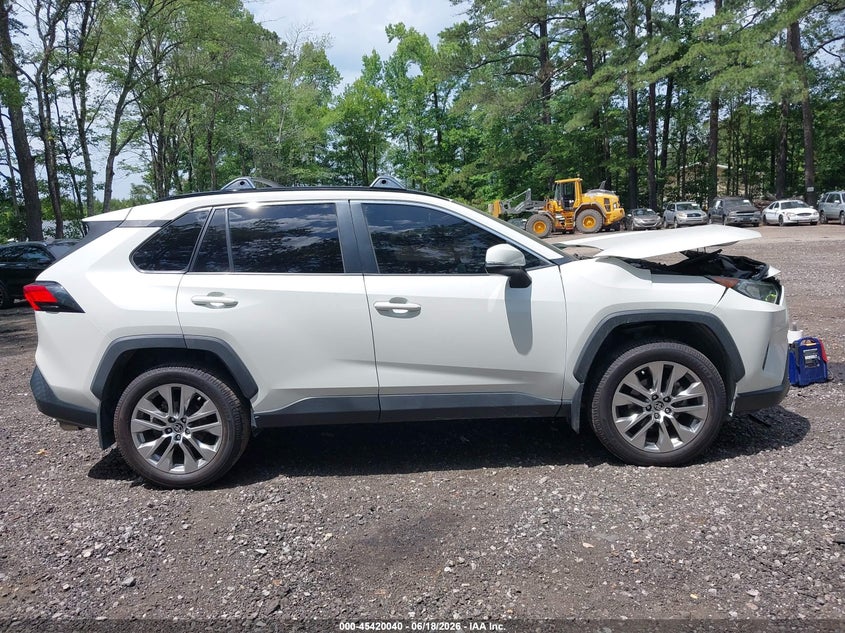 VIN 2T3C1RFV2MW147942 2021 TOYOTA RAV4 XLE PREMIUM
