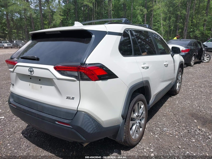 VIN 2T3C1RFV2MW147942 2021 TOYOTA RAV4 XLE PREMIUM