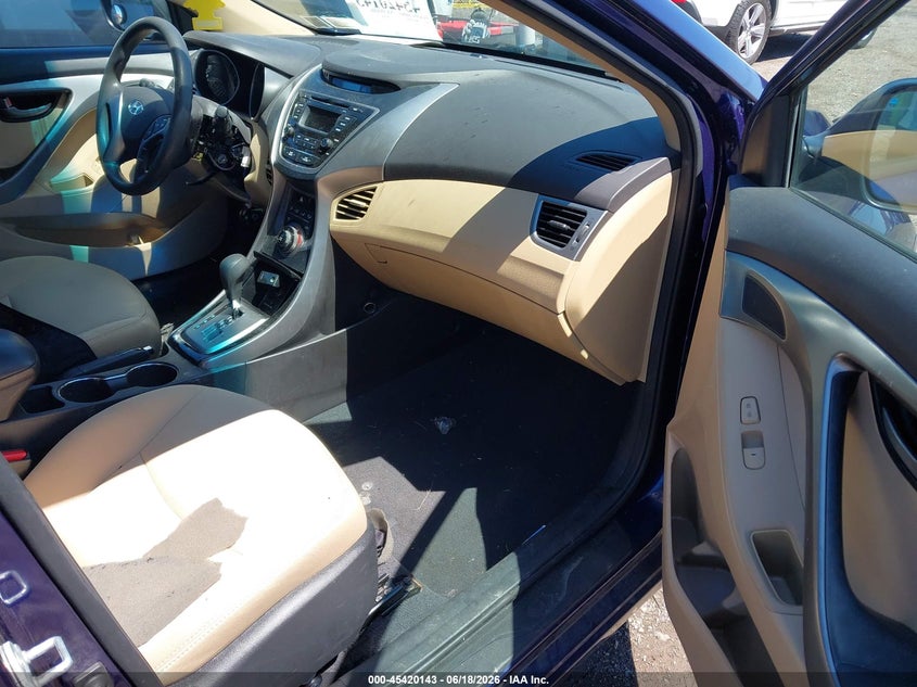 2013 HYUNDAI ELANTRA auction photo 5