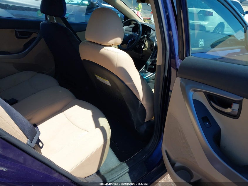 2013 HYUNDAI ELANTRA auction photo 8