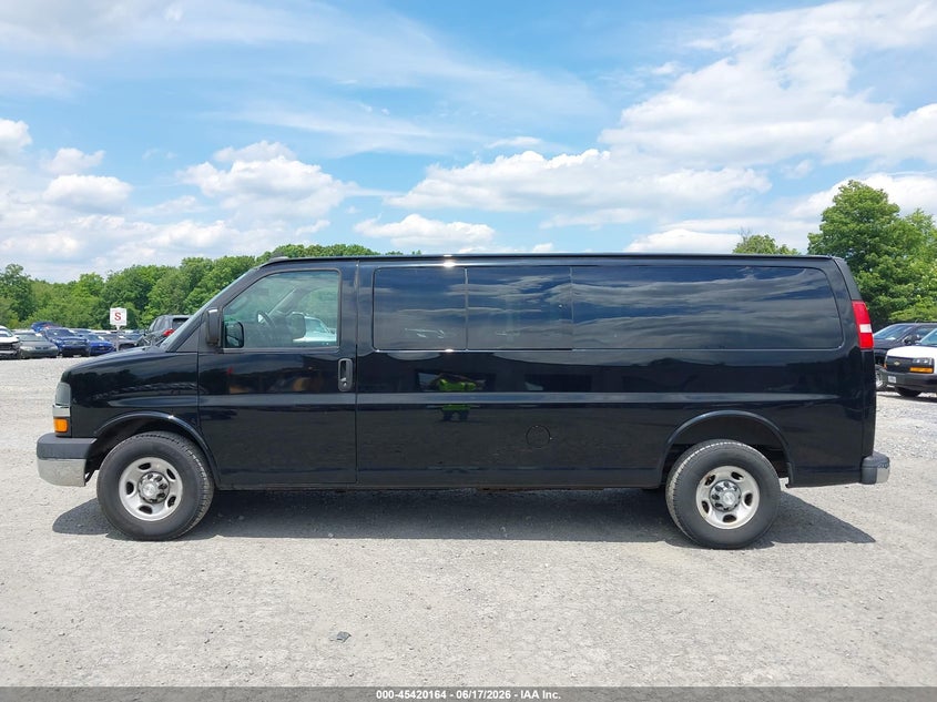 2016 CHEVROLET EXPRESS 3500 LT — Фото 19