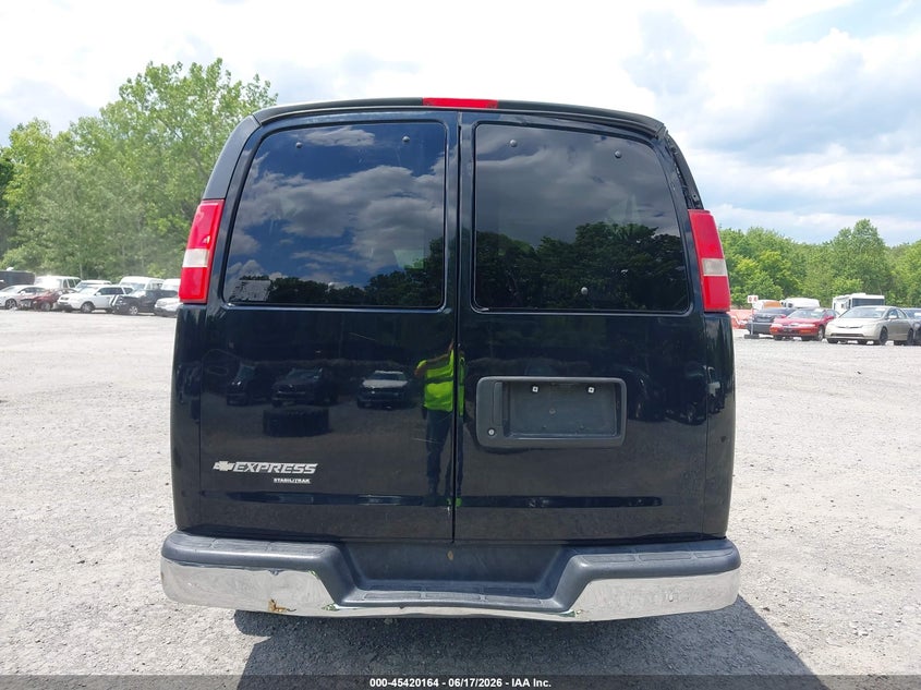 2016 CHEVROLET EXPRESS 3500 LT — Фото 21