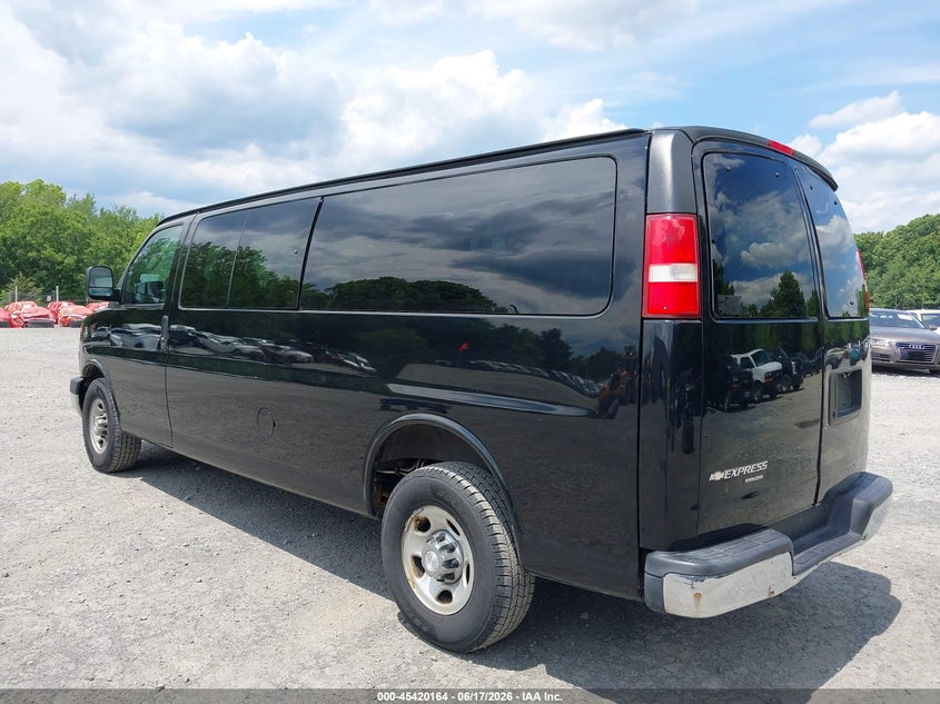 2016 CHEVROLET EXPRESS 3500 LT — Фото 3