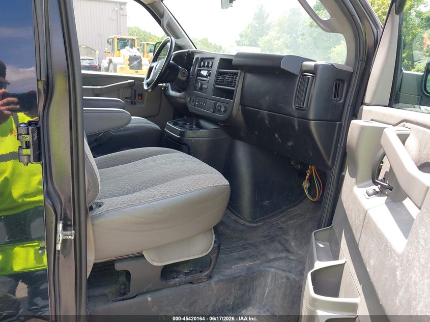 2016 CHEVROLET EXPRESS 3500 LT — Фото 5